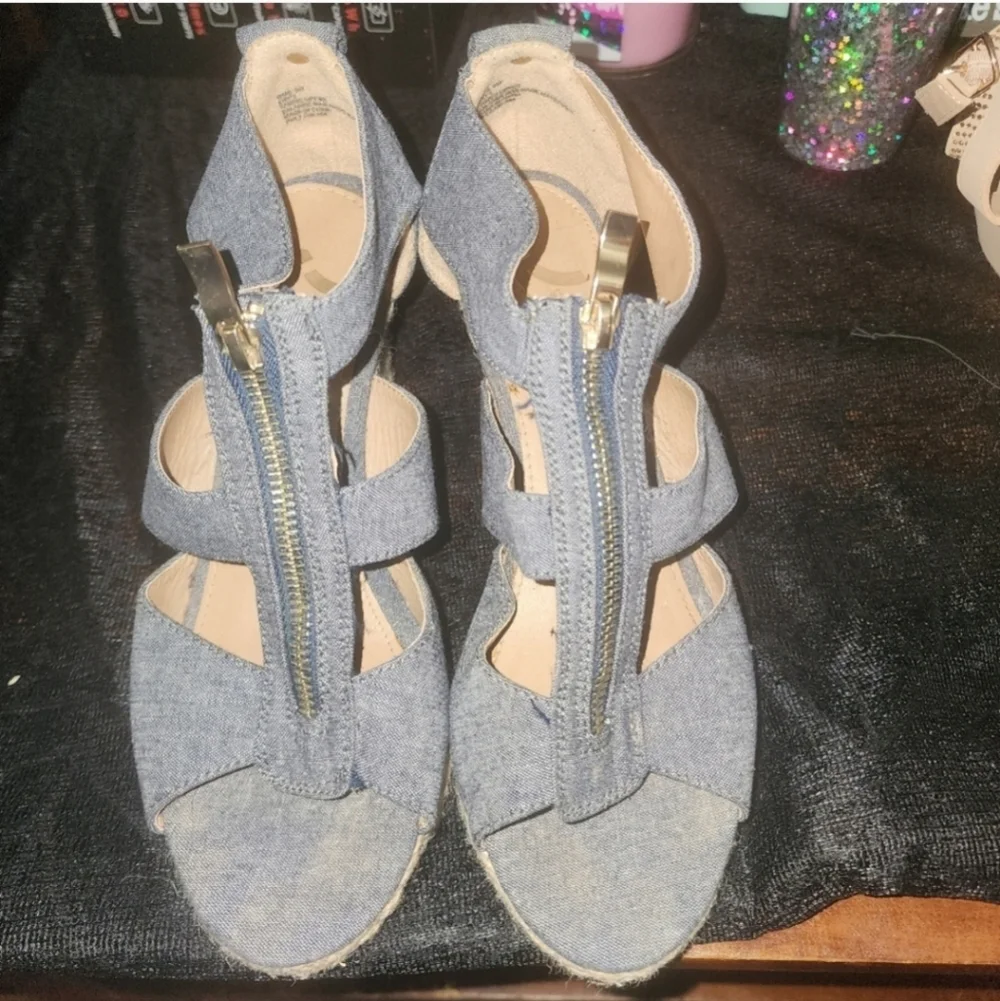 Report size 9 denim wedge sandal